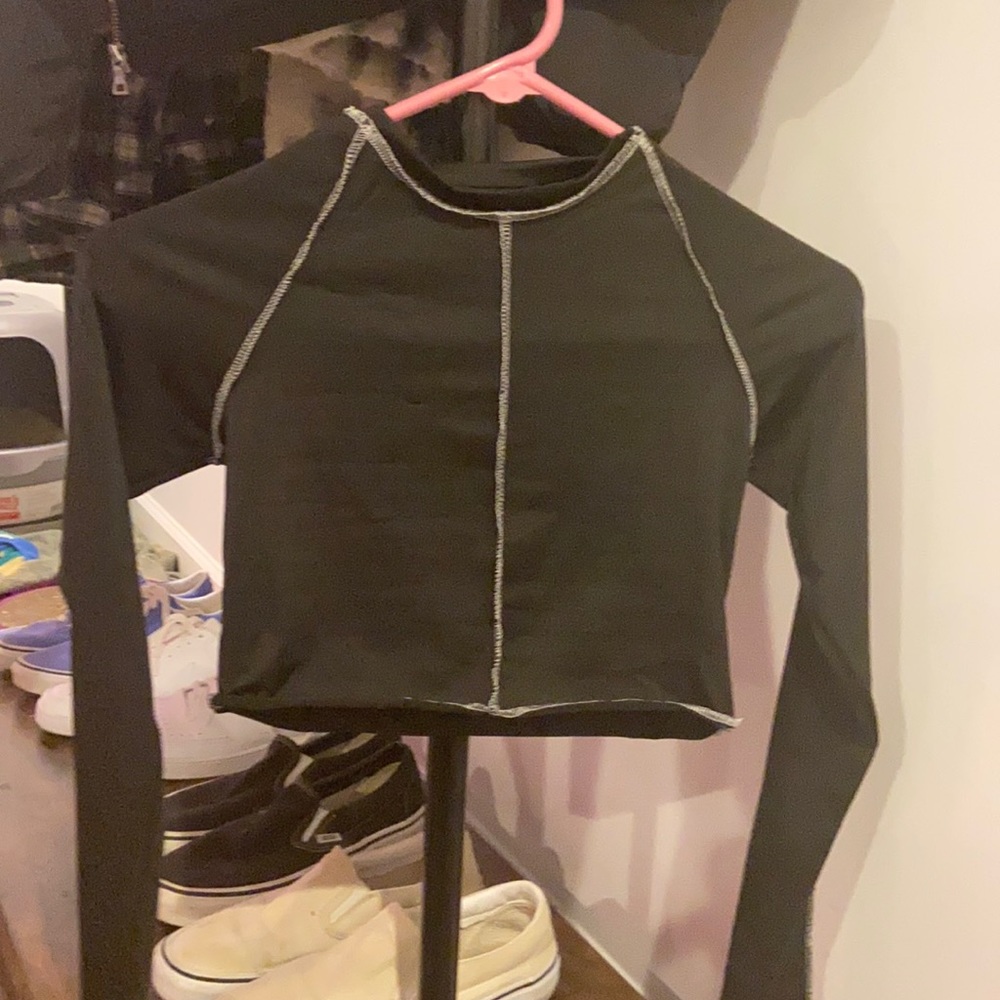 Long sleeve crop top